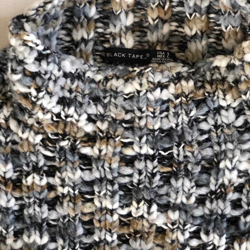 Black Tape Women's Cable Knit Sweater Could fit medium - Picture 4 of 8
